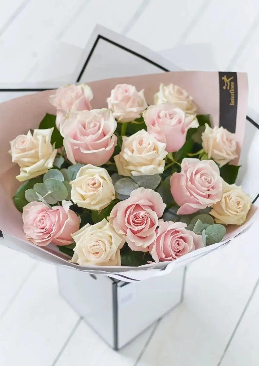 Beautifully Simple Pink Rose Bouquet Blume Flowers.