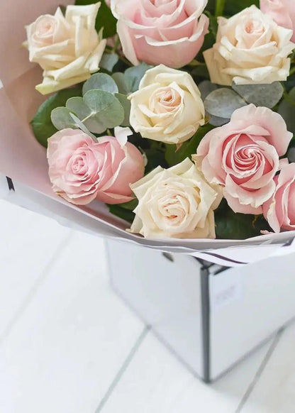 Beautifully Simple Pink Rose Bouquet Blume Flowers.