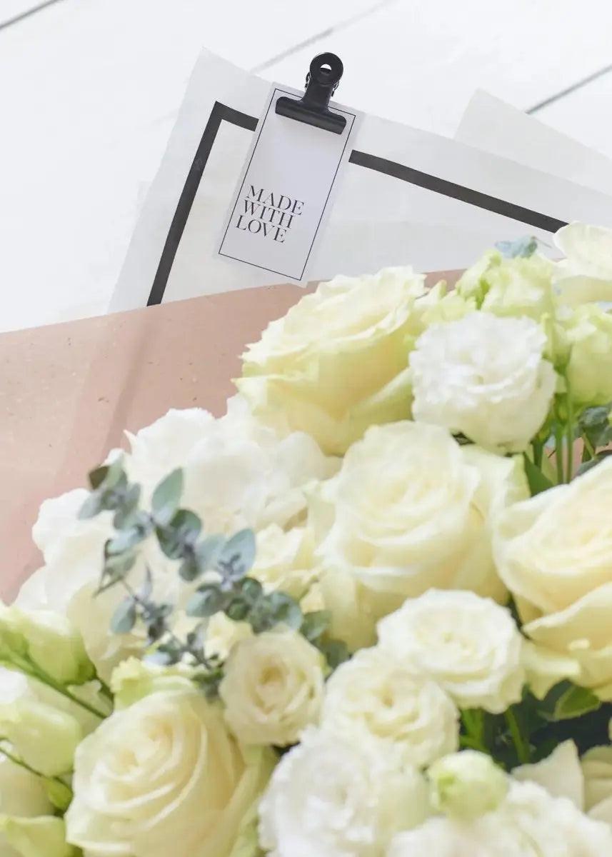 Beautifully Simple Showstopper White Bouquet Blume Flowers.