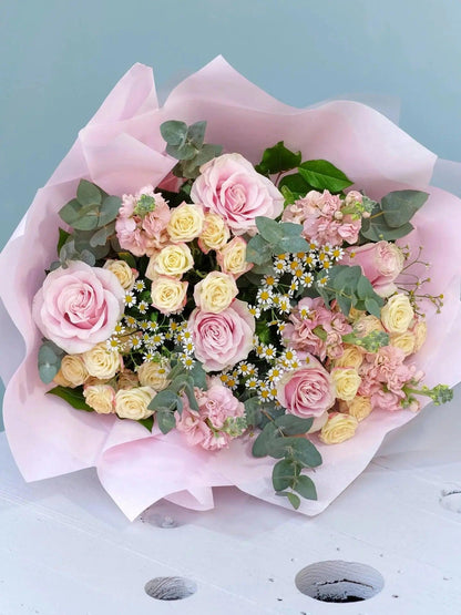 The Sailsbury Bouquet Blume Flowers.