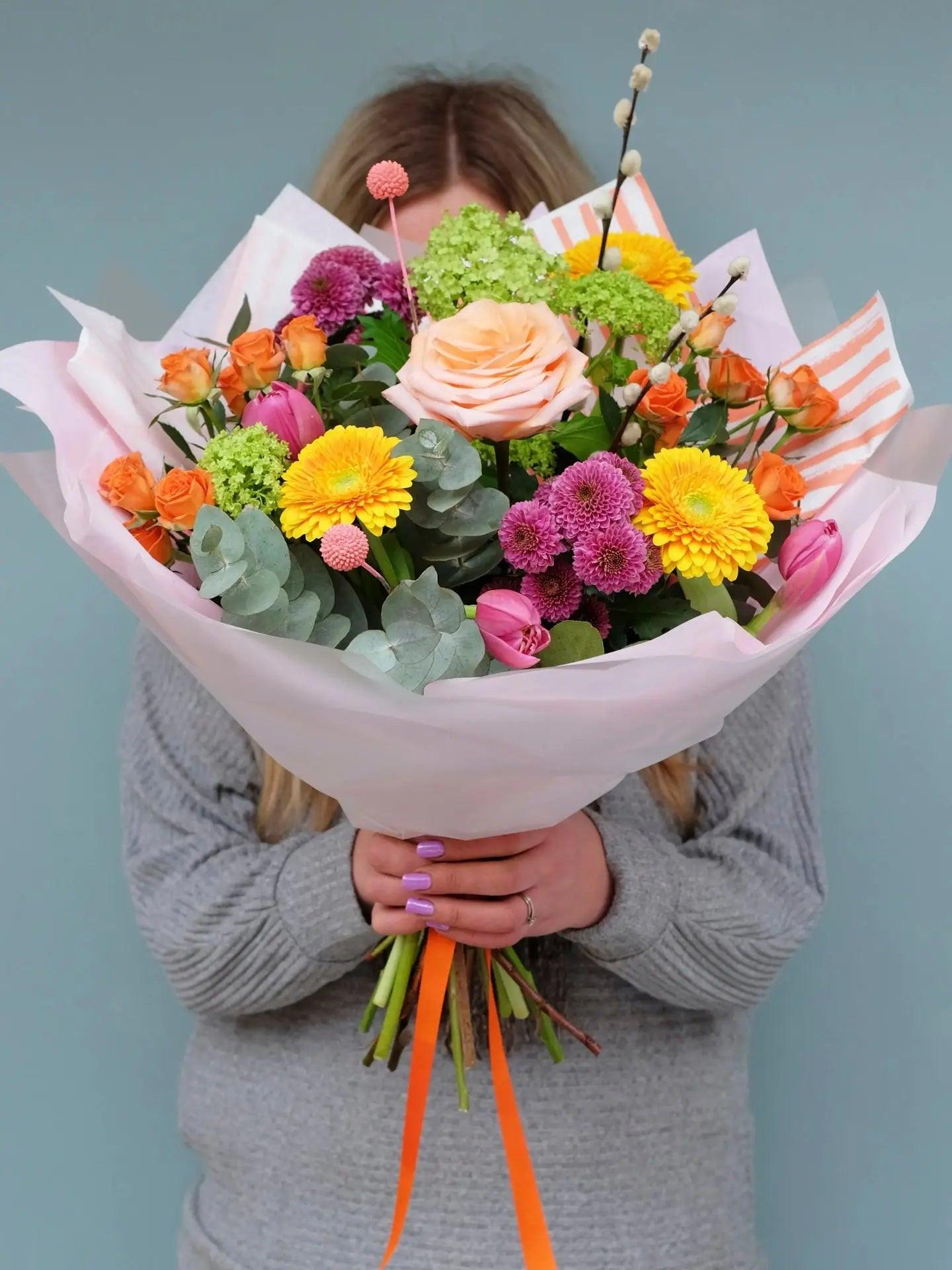 The Lyndon Bouquet Blume Flowers.