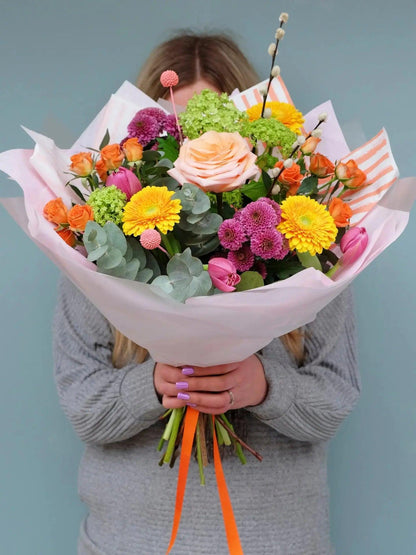 The Lyndon Bouquet Blume Flowers.